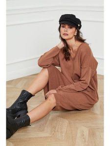 So Cachemire Sukienka dzianinowa "Palerme" w kolorze karmelowym rozmiar: S. Brązowe sukienki So Cachemire, s, bez wzorów, z dzianiny, bez kołnierzyka, bez ramiączek, midi. Za 187,99 zł.