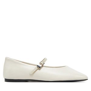 Baleriny Calvin Klein. Brązowe balerinki Calvin Klein, bez wzorów, bez obcasa, bez zapięcia. Za 489,99 zł.