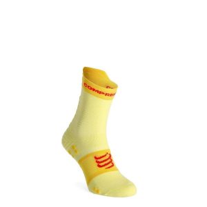 Skarpety biegowe Compressport Pro Racing Socks v4.0 Run High. Żółte skarpetki Compressport, bez wzorów. Za 78,99 zł.