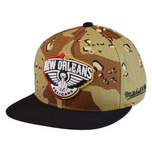 Czapka z daszkiem Mitchell & Ness NBA New Orleans Pelicans Choco -NOPYYPPPCAMO. Brązowe czapki MITCHELL & NESS, bez wzorów, sportowe. Za 89,00 zł.