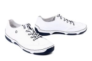 RIEKER 55901-80 white, półbuty damskie. Białe półbuty Rieker, bez wzorów, bez obcasa, bez zapięcia. Za 349,90 zł.