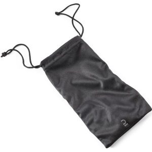 Etui na okulary - MH ACC 120 - mikrofibra. Czarne okulary przeciwsłoneczne QUECHUA. Za 13,99 zł.