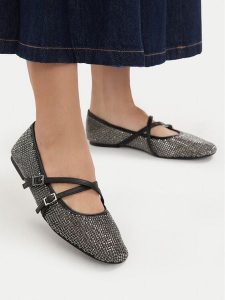 Steve Madden Baleriny Watchlist 11005277 Czarny. Czarne balerinki Steve Madden, bez wzorów, ze skóry, bez obcasa, bez zapięcia. Za 396,99 zł.