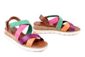 MARCO TOZZI 2-28703-46 3A8 cognac multi, sandały damskie. Brązowe sandały Marco Tozzi, bez wzorów, z gumy, bez obcasa, na koturnie, bez zapięcia. Za 199,90 zł.