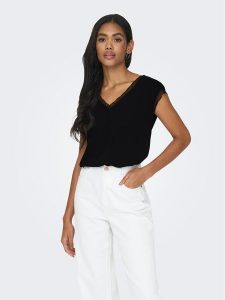 ONLY Bluzka 15252241 Czarny Regular Fit. Czarne bluzki ONLY, xs, bez wzorów, z wiskozy, bez kołnierzyka, bez ramiączek. Za 109,99 zł.
