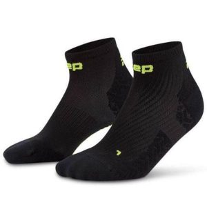 Damskie skarpety kompresyjne sportowe za kostkę low cut Core Run Ultralight CEP. Czarne skarpetki CEP, bez wzorów, z elastanu. Za 79,00 zł.