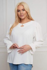 Elegancka bluzka Alie z kokardką w kolorze ecru PLUS SIZE XXL WIOSNA. Żółte bluzki Moda Size Plus Iwanek, plus size, bez wzorów, z poliesteru, biznesowe, bez kołnierzyka, plus size, bez ramiączek. Za 189,90 zł.