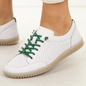 Białe ażurowe skórzane półbuty damskie Vinceza 79598. Białe półbuty VINCEZA, na jesień, w ażurowe wzory, z jeansu, z okrągłym noskiem, bez obcasa, na płaskiej podeszwie, bez zapięcia. Za 249,00 zł.