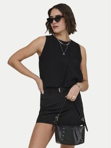 ONLY Top Aris 15364287 Czarny Loose Fit. Czarne topy ONLY, xs, bez wzorów, z wiskozy, bez kołnierzyka, bez ramiączek. Za 129,99 zł.