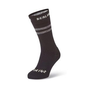Wodoodporne skarpety Sealskinz Runton. Czarne skarpetki SEALSKINZ, bez wzorów, z materiału. Za 273,50 zł.