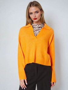 Monki Sweter w kolorze pomarańczowym rozmiar: M. Pomarańczowe swetry oversize Monki, m, bez wzorów, bez ramiączek. Za 70,24 zł.