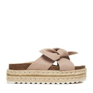 Espadryle DeeZee. Brązowe espadryle DeeZee, bez wzorów, bez obcasa. Za 139,99 zł.