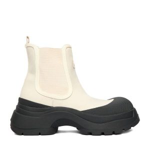 Sztyblety Hunter. Botki Hunter, bez wzorów, bez obcasa, na płaskiej podeszwie, bez zapięcia. Za 329,99 zł.