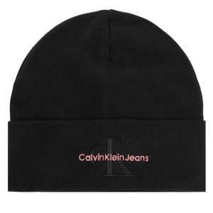 Czapka Calvin Klein. Czarne czapki Calvin Klein, bez wzorów. Za 119,99 zł.