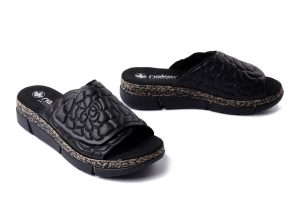 RIEKER V2351-00 black, klapki damskie. Czarne klapki Rieker, bez wzorów, bez obcasa, na koturnie. Za 223,92 zł.