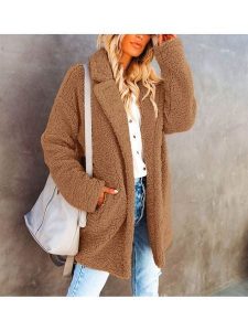 Milan Kiss Kurtka pluszowa w kolorze jasnobrązowym rozmiar: M. Brązowe kurtki Milan Kiss, m, bez wzorów, bez kaptura. Za 266,03 zł.