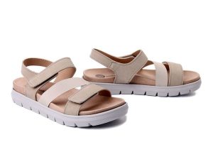 DR. BRINKMANN 710270-08 beige, sandały damskie. Brązowe sandały Dr. Brinkmann, bez wzorów, ze skóry, bez obcasa, bez zapięcia. Za 329,90 zł.