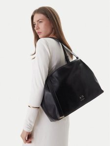 Armani Exchange Torebka XW002603 AF19902 UC001 Czarny. Czarne torebki klasyczne Armani Exchange, bez wzorów, ze skóry, bez dodatków. Za 531,99 zł.