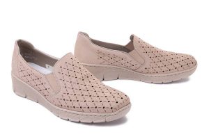 RIEKER 53795-60 beige, półbuty damskie. Brązowe półbuty Rieker, na lato, bez wzorów, bez obcasa, na koturnie, bez zapięcia. Za 223,93 zł.