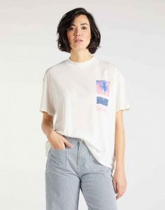 T-SHIRT DAMSKI LEE OVERSIZED TEE BOYFRIEND FIT ECRU L41SBYNQ 112109158. T-shirty Lee, l, bez wzorów, bez kołnierzyka, bez ramiączek. Za 69,99 zł.