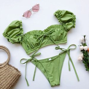 Bikini z rękawkiem na lato z trwałego materiału Saskia. Zielone bikini Intica, bez wzorów, z materiału. Za 139,00 zł.