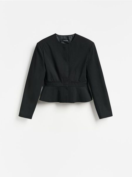 Krótka marynarka - czarny. Czarne marynarki i żakiety Reserved, l, bez wzorów, z tkaniny. Za 249,99 zł.
