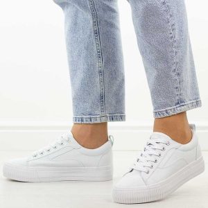 Białe trampki damskie American Club Lh114. Białe trampki American CLUB, bez wzorów, z jeansu, bez zapięcia. Za 99,00 zł.