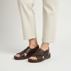 Sandały damskie Armodo, cholewka skóra naturalna fason wsuwany krzyżujące się paski odkryte palce lekka podeszwa, brązowe, 40392. Brązowe sandały Armodo, bez wzorów, ze skóry, bez obcasa, bez zapięcia. Za 329,00 zł.