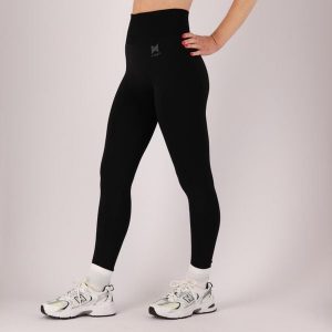 Damski zestaw sportowy - Legginsy/Top - Różowy. Czerwone legginsy XTREME, bez wzorów, z poliamidu. W wyprzedaży za 186,35 zł.