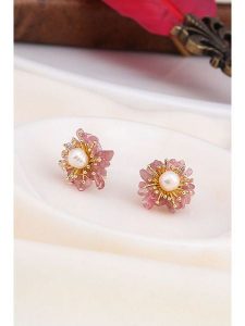 Pierres delicates Kolczyki-wkrętki w kolorze białym z perłami i kwarcem różowym rozmiar: onesize. Różowe kolczyki Pierres delicates, z kwarcem, z mosiądzu. Za 69,91 zł.