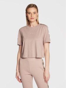 Guess T-Shirt V3RI08 I3Z14 Różowy Relaxed Fit. Czerwone t-shirty Guess, m, z aplikacjami, z bawełny, bez kołnierzyka, bez ramiączek. Za 129,99 zł.