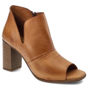 Brązowe Sandały Venezia Stylowe Skórzane Buty. Brązowe sandały Venezia, bez wzorów, ze skóry, bez obcasa, na obcasie, bez zapięcia. Za 245,00 zł.