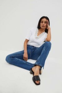 Jeansy typu flare. Jeansy MOODO, bez wzorów, z bawełny. W wyprzedaży za 41,99 zł.