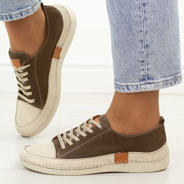 C.Beżowe nubuk vizon skórzane półbuty damskie T.Sokolski 8260. Brązowe półbuty Sokolski, na jesień, bez wzorów, z jeansu, z okrągłym noskiem, bez obcasa, na płaskiej podeszwie, bez zapięcia. Za 299,00 zł.