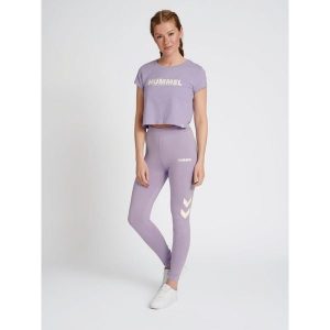 Damska koszulka crop top Hummel Legacy. Czerwone topy Hummel, xs, bez wzorów, sportowe, bez kołnierzyka, bez ramiączek. Za 91,50 zł.