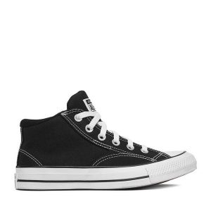 Trampki Converse. Czarne trampki Converse, bez wzorów, bez zapięcia. Za 329,99 zł.