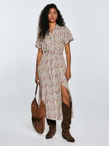 BIG STAR Sukienka w kolorze kremowym rozmiar: XL. Brązowe sukienki Big Star, na co dzień, xl, bez wzorów, z tkaniny, retro, bez kołnierzyka, bez ramiączek, midi, proste. Za 144,99 zł.