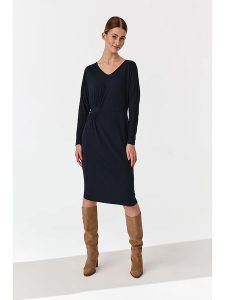 TATUUM Sukienka w kolorze granatowym rozmiar: S. Niebieskie sukienki Tatuum, s, bez wzorów, bez kołnierzyka, bez ramiączek, midi. Za 100,99 zł.