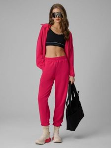 4F Spodnie dresowe joggery damskie - różowe L. Czerwone spodnie dresowe 4f, l, bez wzorów, z dresówki. Za 159,99 zł.