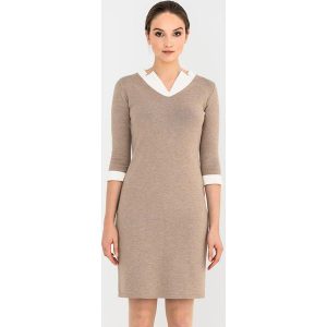 Sukienka w kolorze beżowym. Sukienki marki Far Far Fashion. W wyprzedaży za 114,95 zł.