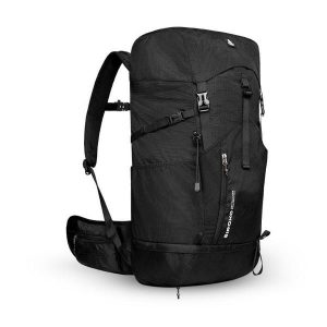 Plecak turystyczny 35L z pokrowcem przeciwdeszczowym Trekking Siroko Weddell 35. Czarne plecaki SIROKO. Za 340,00 zł.
