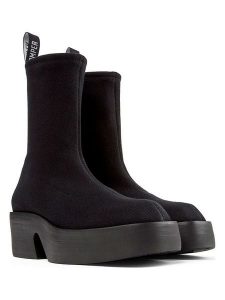 Camper Botki w kolorze czarnym rozmiar: 37. Czarne botki Camper, bez wzorów, bez obcasa, bez zapięcia. Za 274,75 zł.