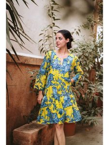 Isla Bonita by SIGRIS Sukienka w kolorze żółtym rozmiar: XL. Żółte sukienki Isla Bonita by SIGRIS, na co dzień, xl, bez wzorów, z bawełny, bez kołnierzyka, bez ramiączek, midi, proste. Za 163,64 zł.