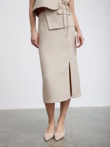 BGN Spódnica w kolorze beżowo-kremowym rozmiar: 34. Brązowe spódnice BGN, bez wzorów, midi. Za 94,45 zł.