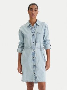 Guess Jeans Sukienka jeansowa W6RK26 D5M83 Niebieski Regular Fit. Niebieskie sukienki Guess Jeans, m, z aplikacjami, z bawełny, bez kołnierzyka, bez ramiączek. Za 519,99 zł.