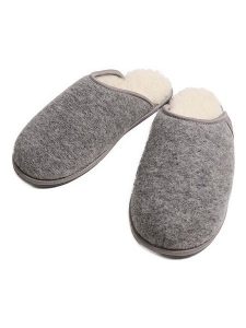 Kaiser Naturfellprodukte H&L Wełniane klapki "Cosy Filz" w kolorze szarym rozmiar: 36/37. Szare kapcie Kaiser Naturfellprodukte H&L, bez wzorów, z wełny. Za 225,70 zł.