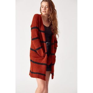 Kardigan w kolorze czarno-brązowym. Długie swetry marki Robin. W wyprzedaży za 169,95 zł.
