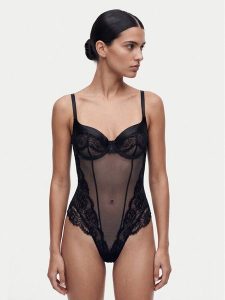 Guess Body O6BM06 K5000 Czarny. Czarne body i gorsety Guess, z aplikacjami, z syntetyku. Za 344,99 zł.