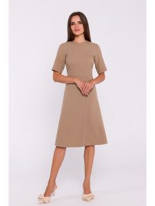 Stylove Sukienka w kolorze beżowym rozmiar: M. Brązowe sukienki Stylove, m, bez wzorów, bez kołnierzyka, bez ramiączek, midi. Za 206,42 zł.