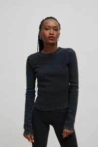 Dopasowany top z długim rękawem w kolorze FADED GREY - INFINITY-XS/S. Szare topy Marsala, s, bez wzorów, z bawełny, bez kołnierzyka, bez ramiączek. W wyprzedaży za 64,95 zł.